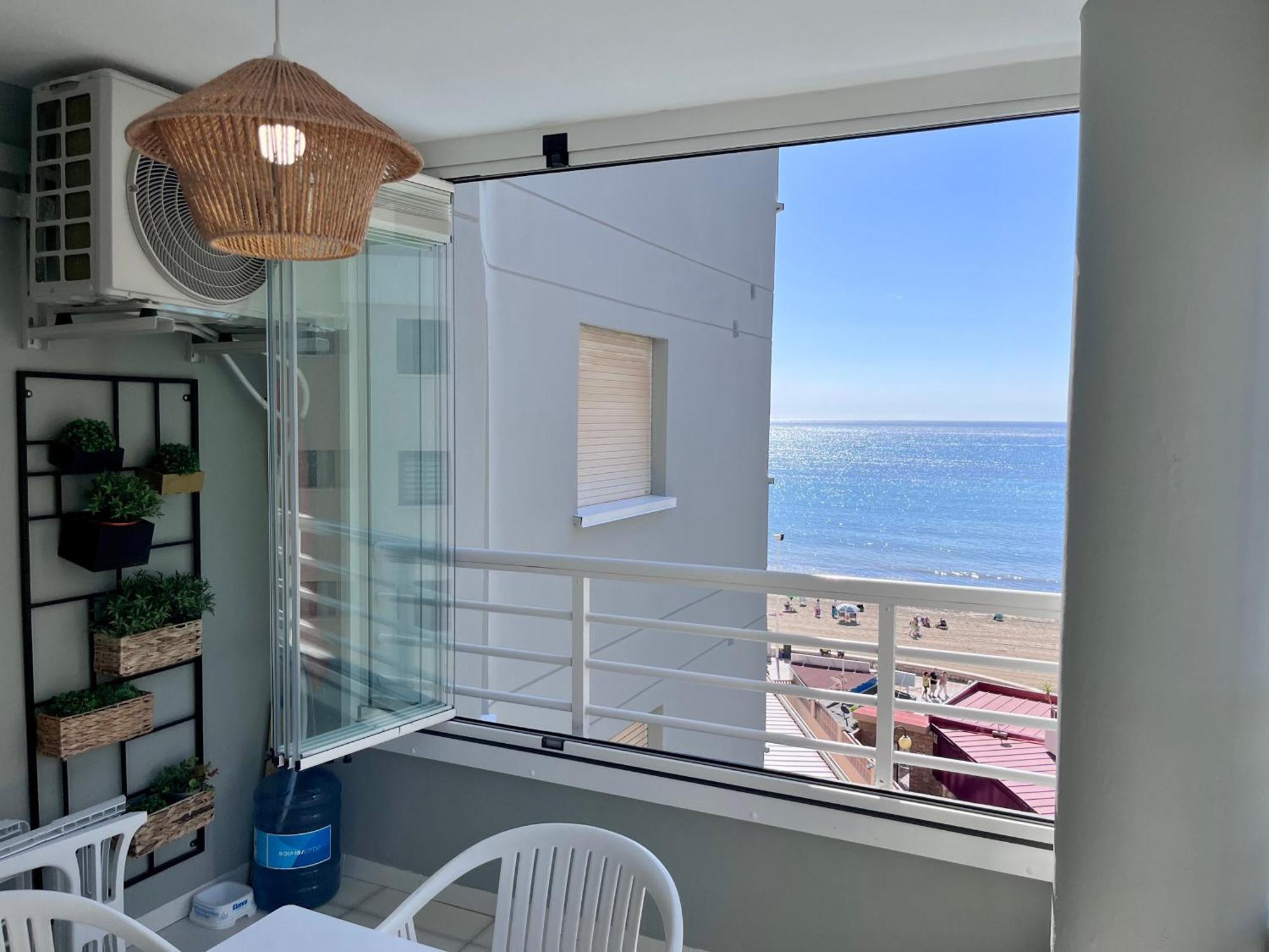 Modern On The With Pool * Calp